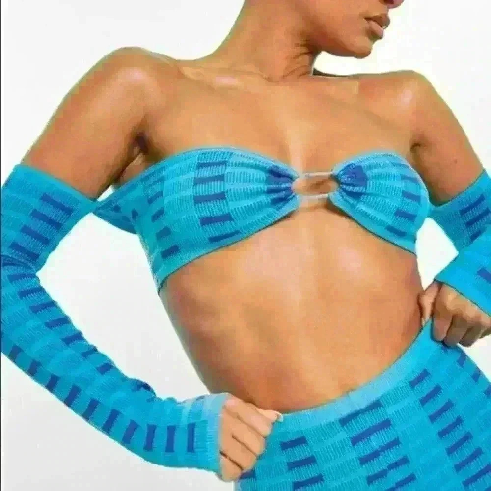 TURQUOISE TWO TONE SQUARE KNIT HALTERNECK TOP